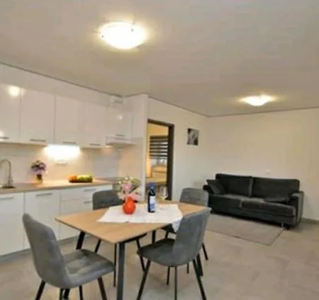 Appartement Bregi**** *